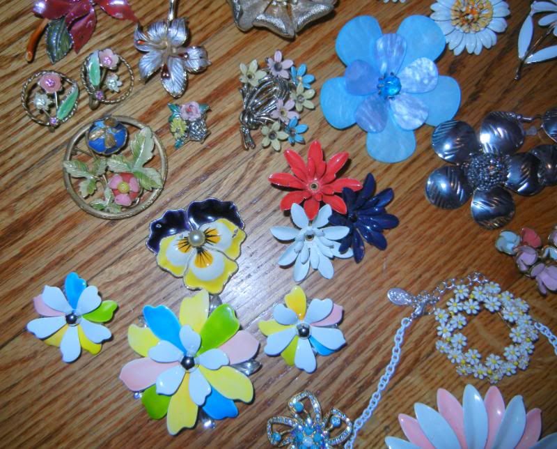 Vintage Retro Enamel Metal Flower Brooch Pin Sets W Earrings Huge Lot ...