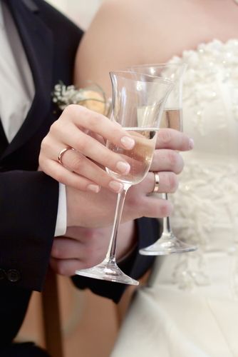 Anoush bride-and-groom-with-champagne