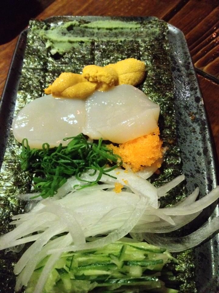 scallop and uni roll photo 1601290_10152195760646202_58870588_n.jpg
