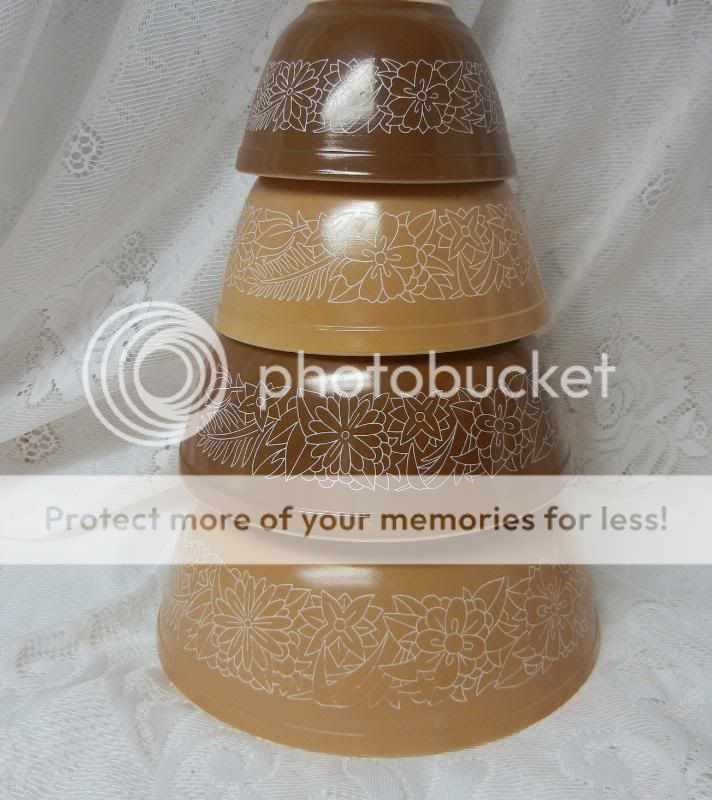 Vintage Pyrex Nesting Mixing Bowls  